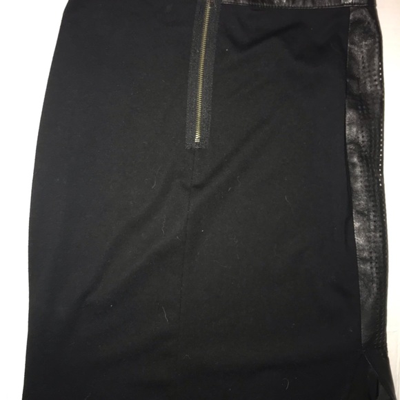 Summer blow out $20! Danier genuine leather skirt size 4 - Picture 7 of 7